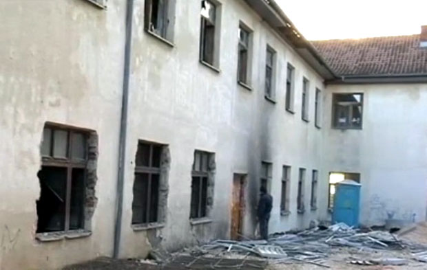 Албанци руше део српске школе због - паркинга!